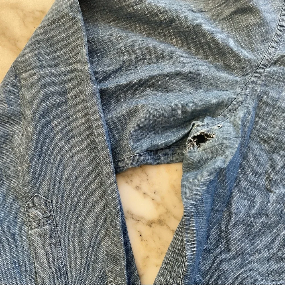 EUC J. Crew Classic Fit Long Sleeve Chambray Cotton Blue XL - holes under arms